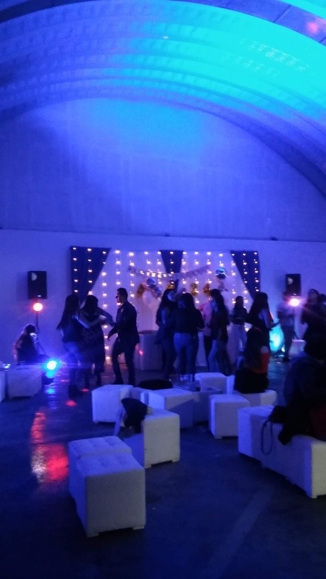 Alquiler de equipo de sonido, luces + dj