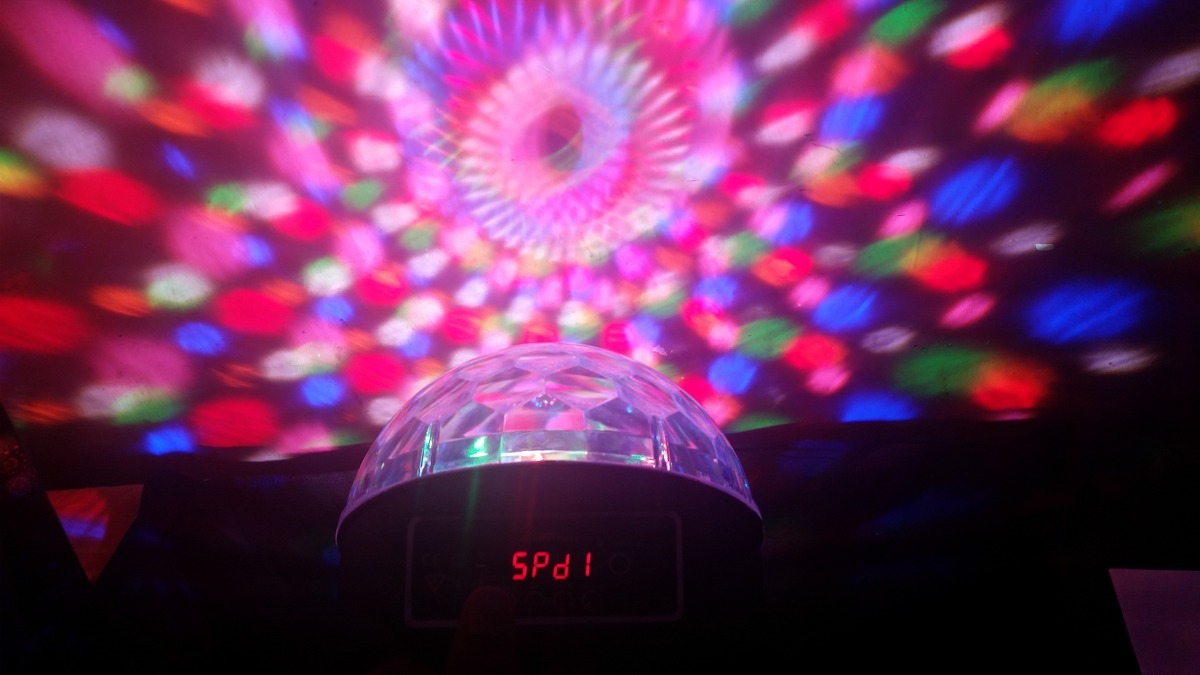 Alquiler de equipo de sonido luces filmación dj proyector