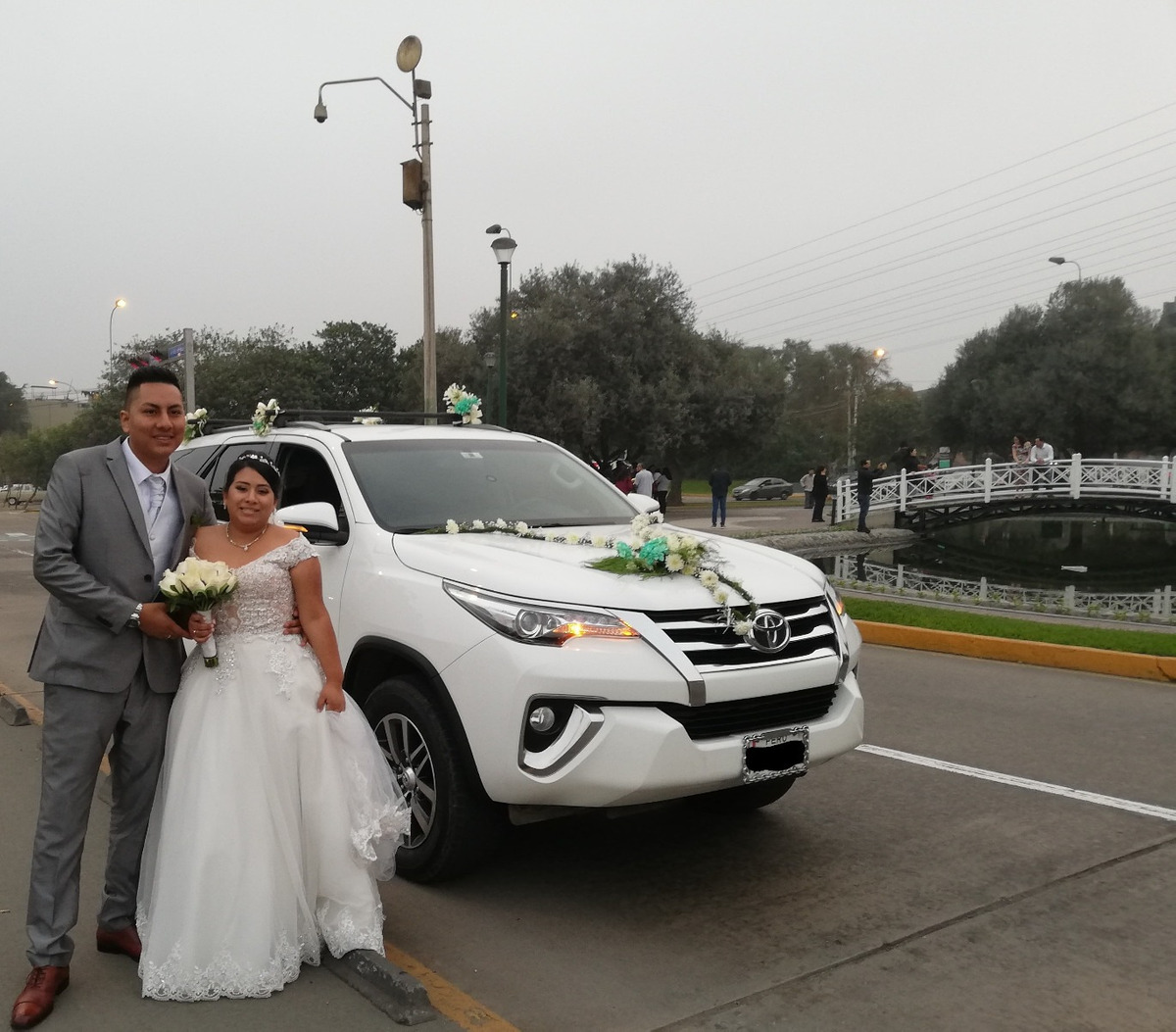 Alquiler de vehículo para matrimonios,quinceañeras y otros.