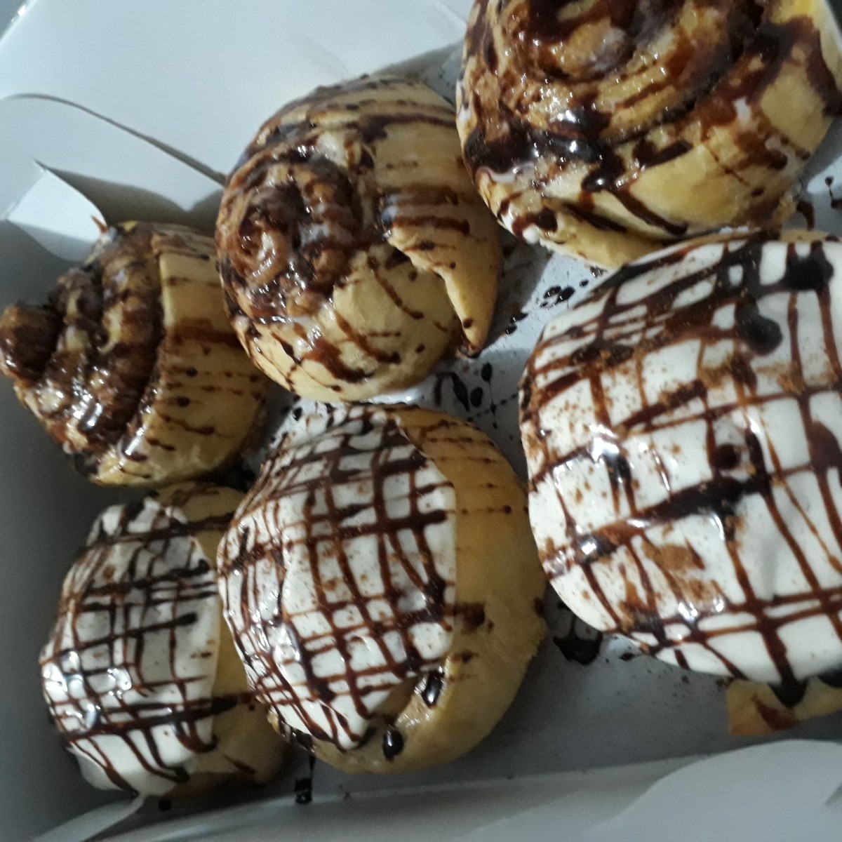 Cinamon rolls / rollos de canela con topping de queso crema
