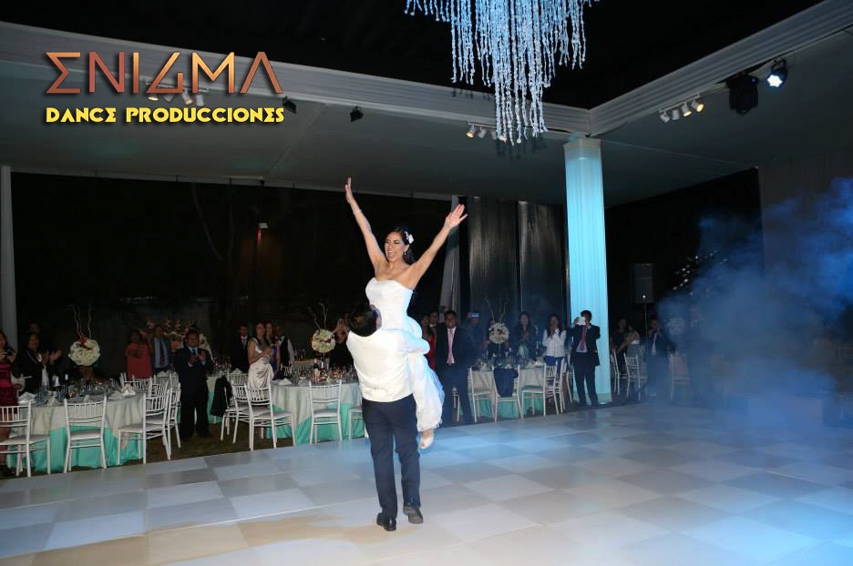 Clases de vals y coreografía para novios y quinceañeras