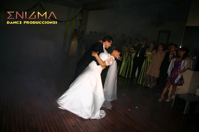 Clases de vals y coreografía para novios y quinceañeras