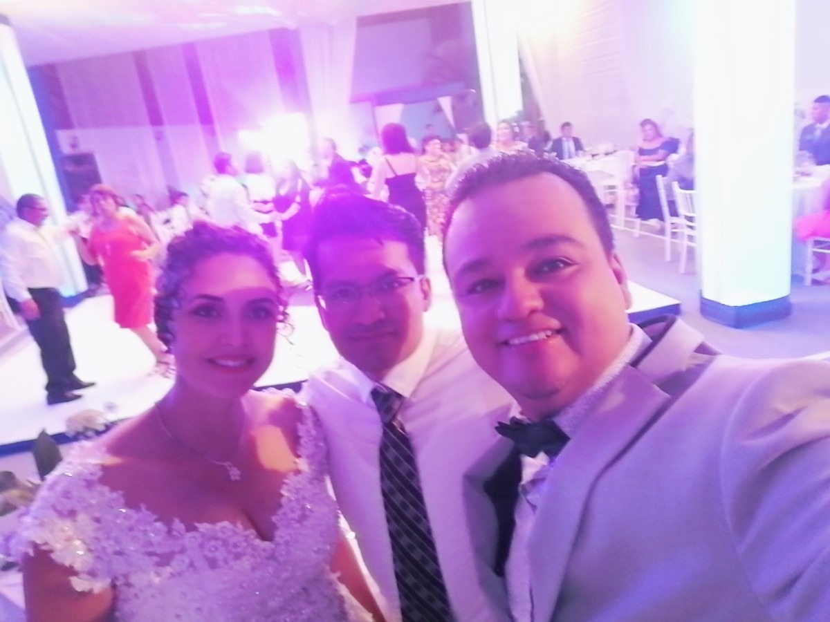 Dj,animador,maestro ceremonia,parlantes,luces.