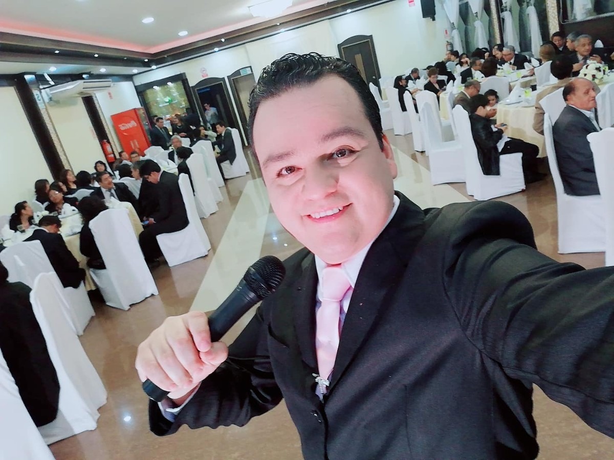 Dj,animador,maestro ceremonia,parlantes,luces.