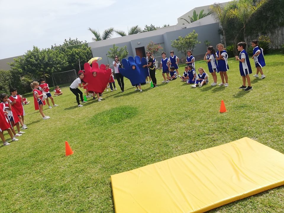 Juegos de competencia local con piscina infantiles