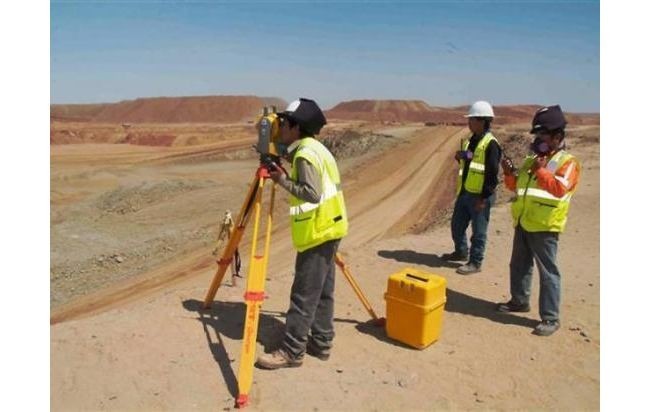 Topografo ingenieros levantamiento topografico gps rtk