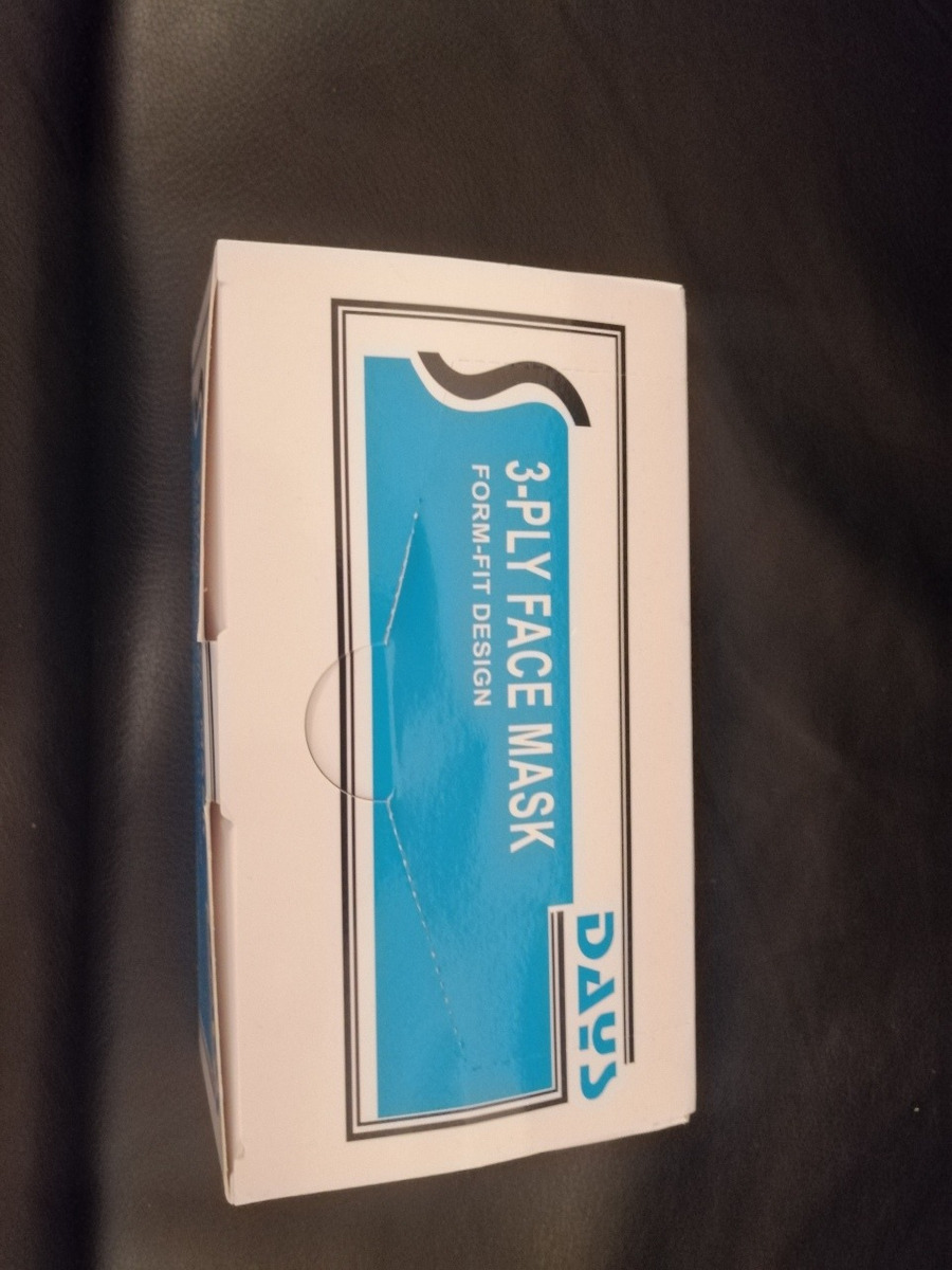 Vendo caja de mascarillas 3 pliegues color blanco