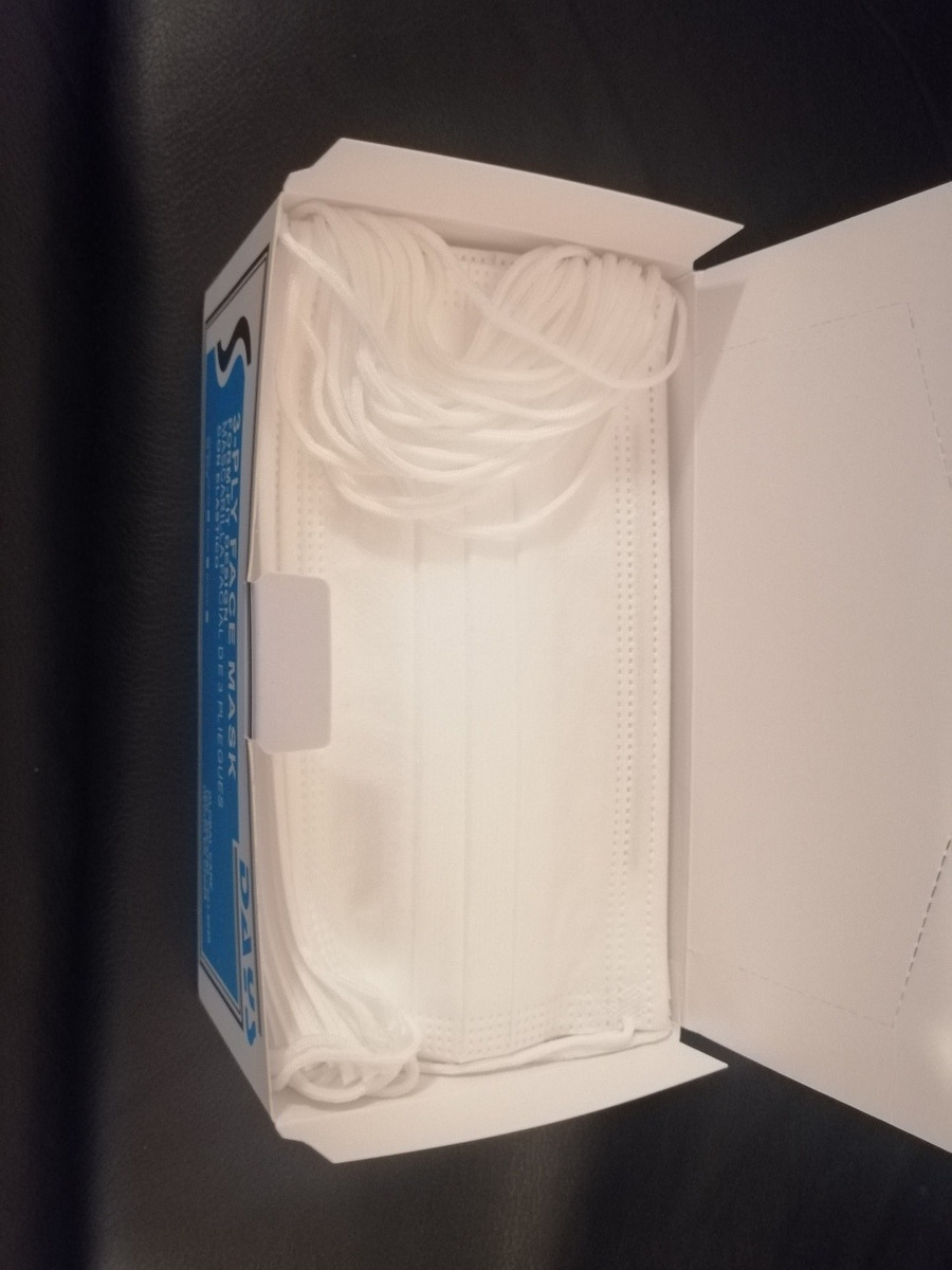 Vendo caja de mascarillas 3 pliegues color blanco