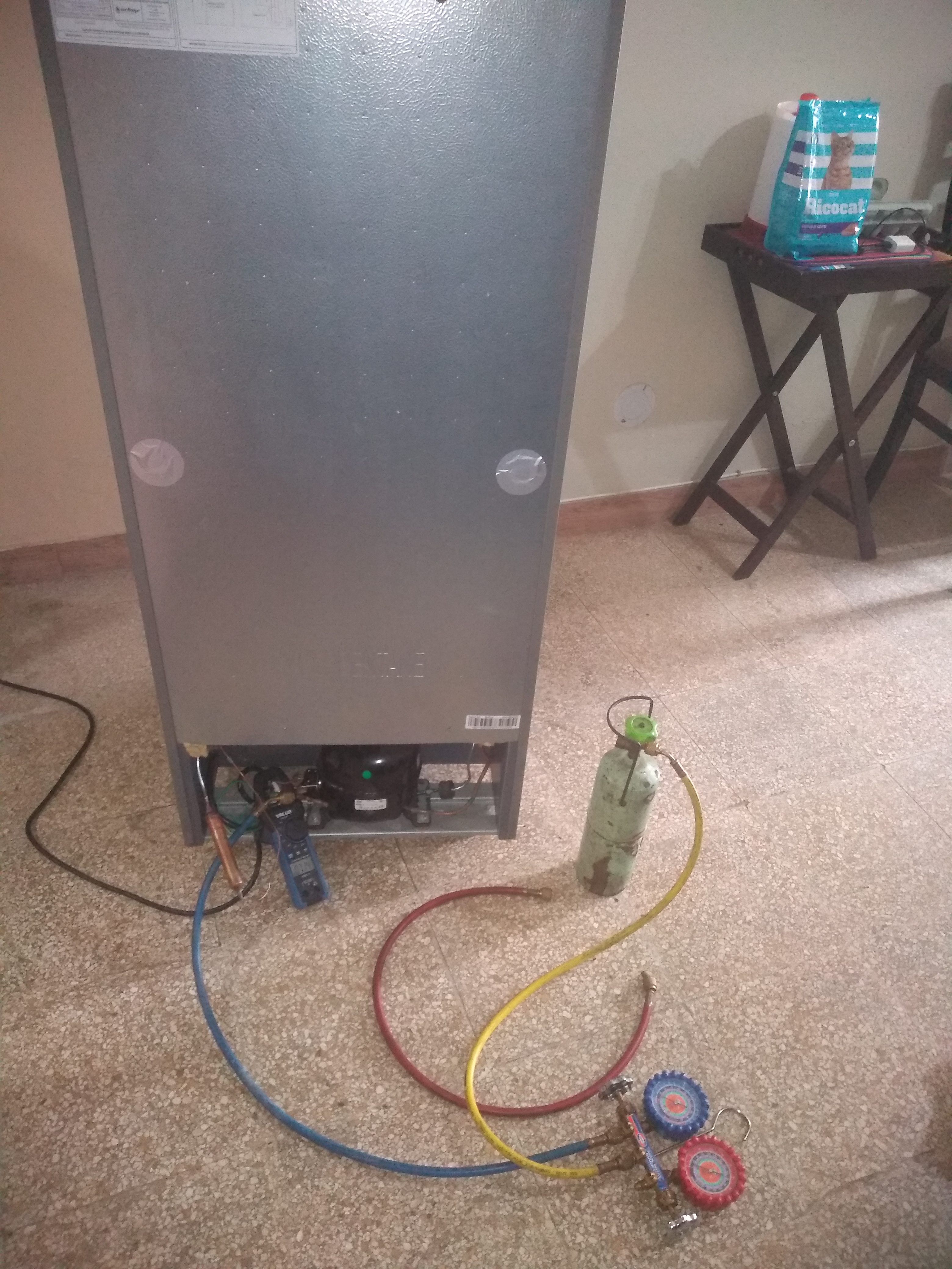 Servicio Técnico en refrigeradoras, aires acondicionados.