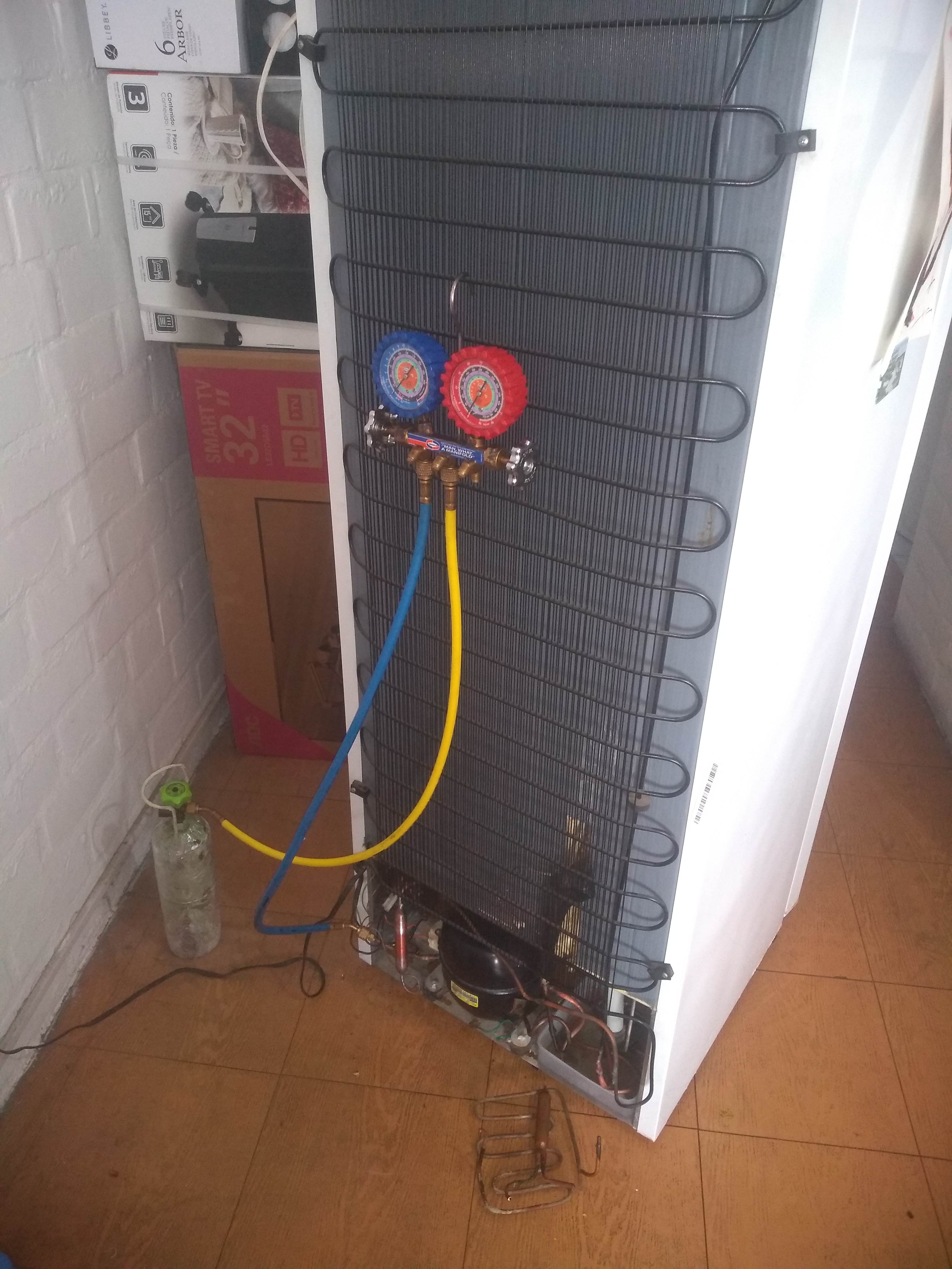 Servicio Técnico en refrigeradoras, aires acondicionados.