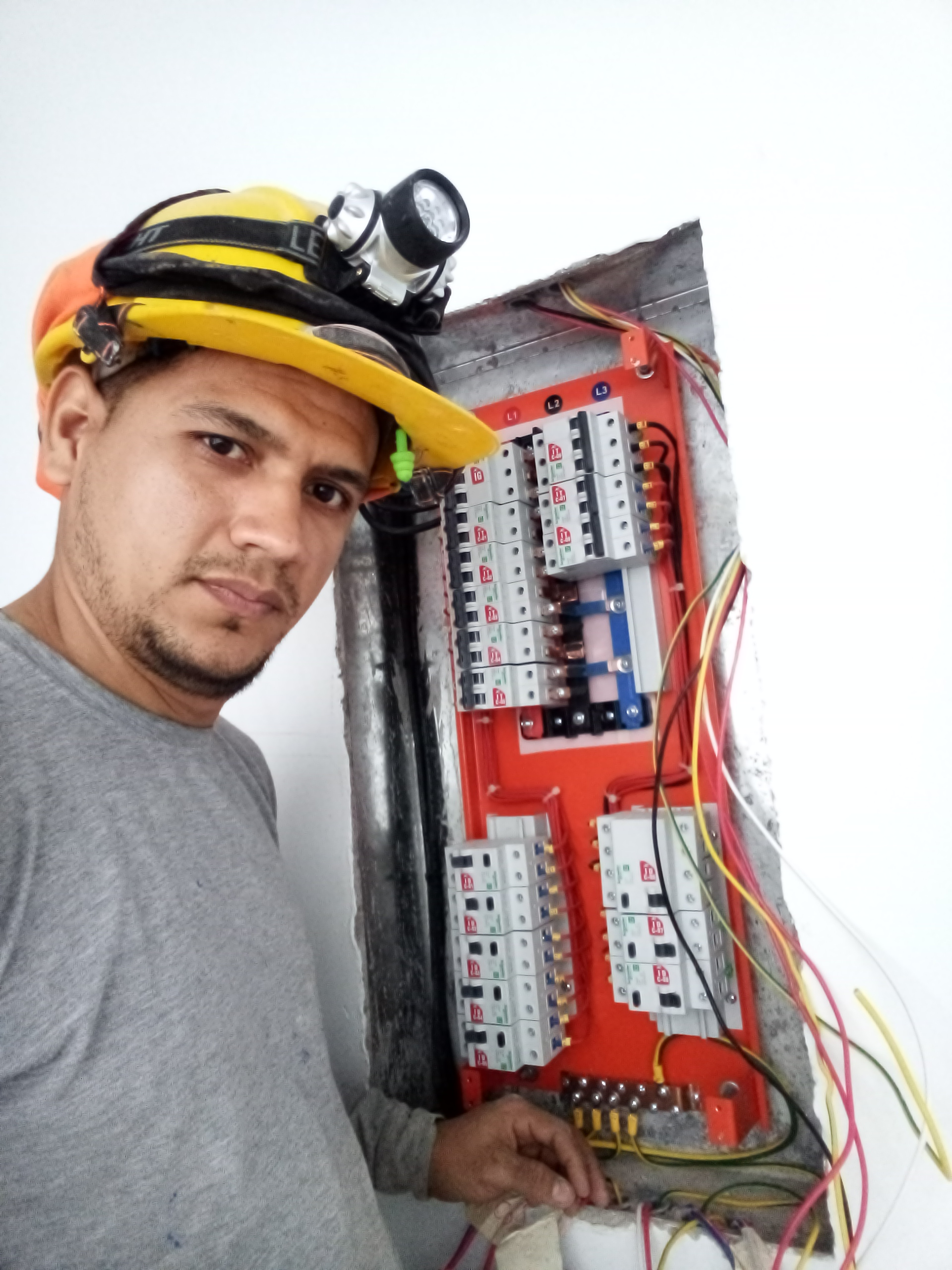 Servicios e Instalaciones Eléctricas