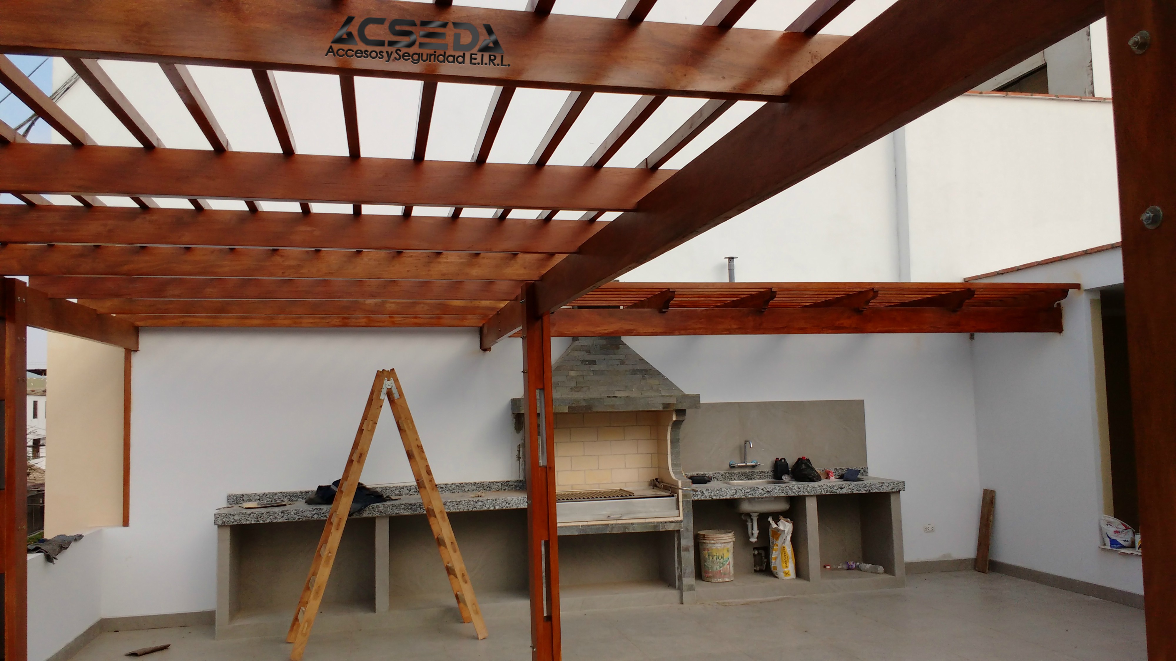TECHOS SOL Y SOMBRA DE MADERA Y POLICARBONATO
