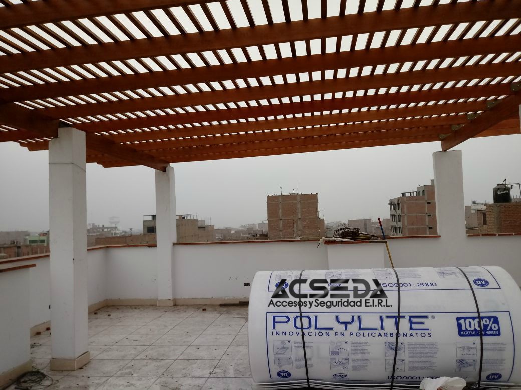 TECHOS SOL Y SOMBRA DE MADERA Y POLICARBONATO