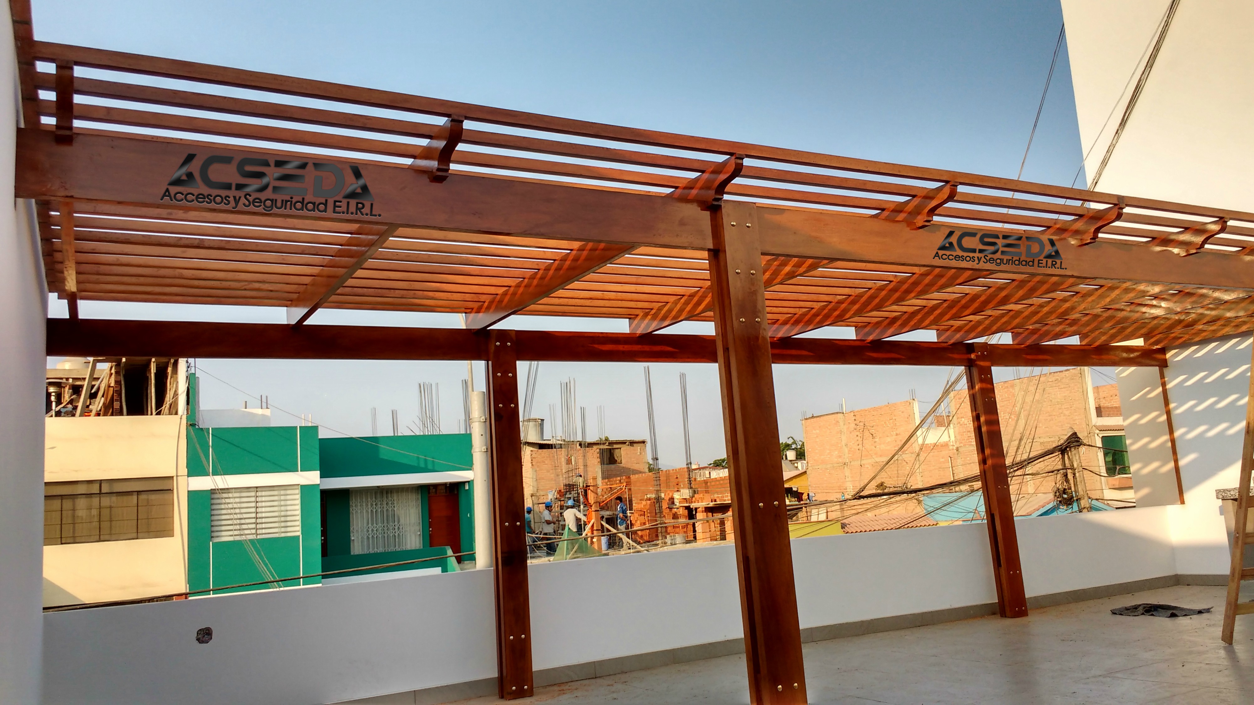 TECHOS SOL Y SOMBRA DE MADERA Y POLICARBONATO