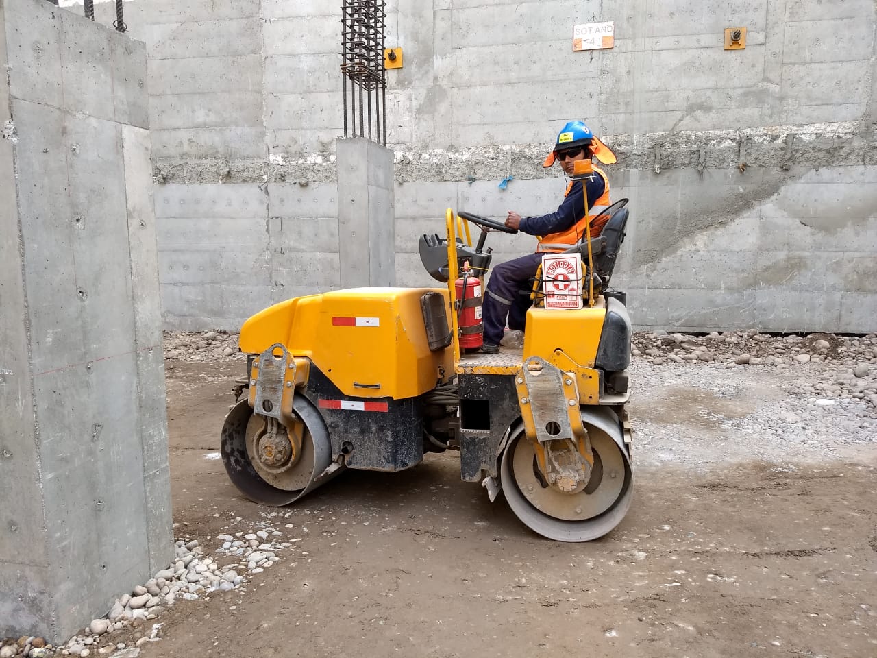 ALQUILER DE RODILLO COMPACTADOR