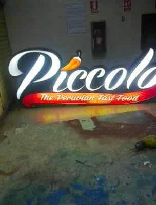 Logos, letreros luminosos, toldos, muebles, mantenimiento