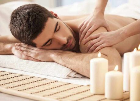 Masajes alternativos relajantes. Terapias placenteras